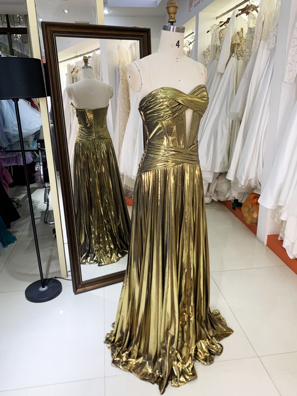 2025 New custom elegant women's pleat sleeveless back strap glitter gold A-Line Skirt prom dress for girl