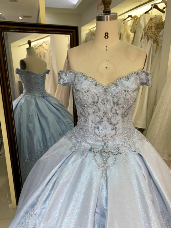 2025 New custom high quality latest 3D flowers lace hot-selling light blue ball gown fashionable quinceanera dress