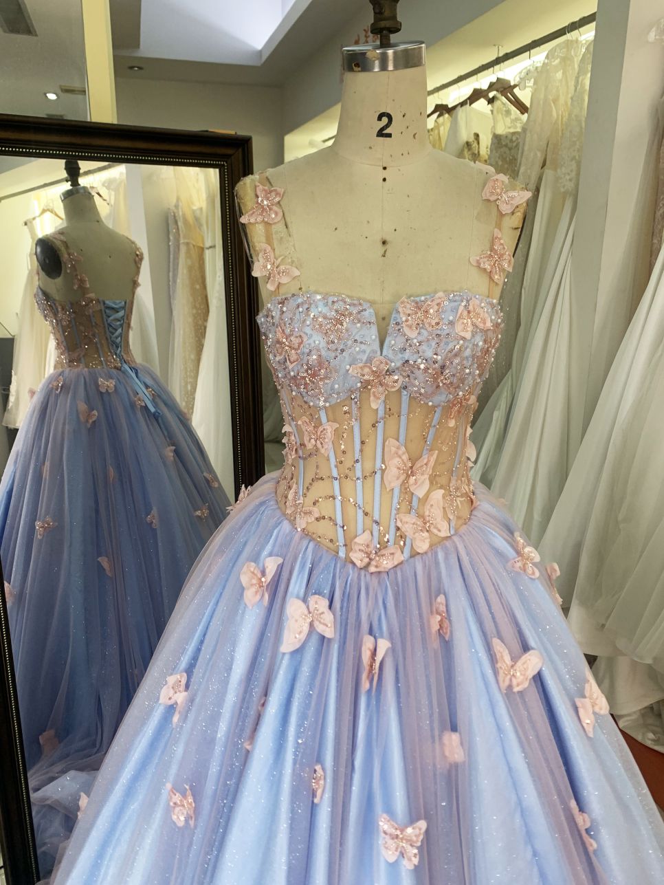 2025 New sky blue 3d butterfly sweetheart boning quinceanera dresses 15 ball dress for young girl