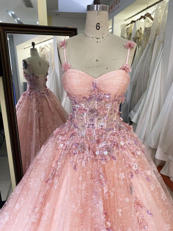 2025 New dress for a small girl for quinceanera with lace flower embroidery pink quinceanera dress