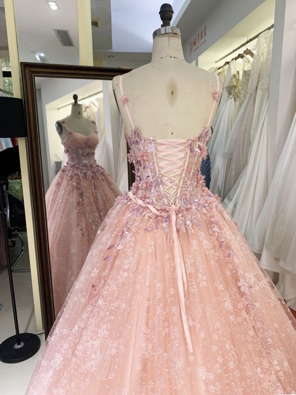 2025 New dress for a small girl for quinceanera with lace flower embroidery pink quinceanera dress