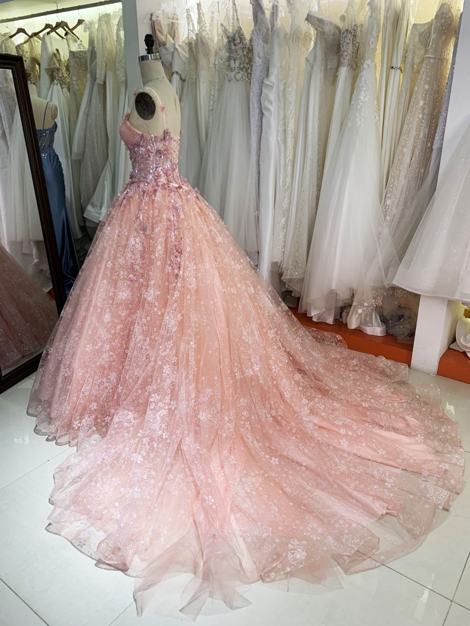 2025 New dress for a small girl for quinceanera with lace flower embroidery pink quinceanera dress