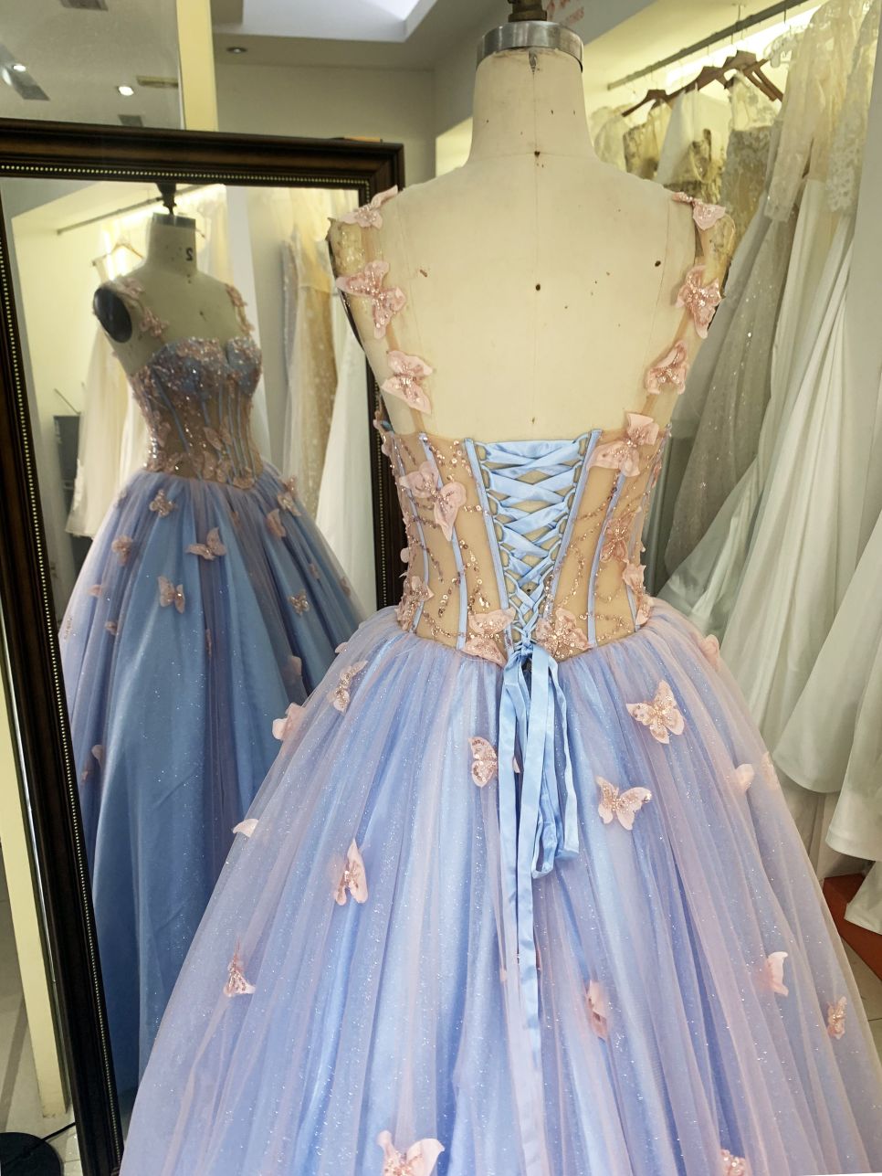 2025 New sky blue 3d butterfly sweetheart boning quinceanera dresses 15 ball dress for young girl