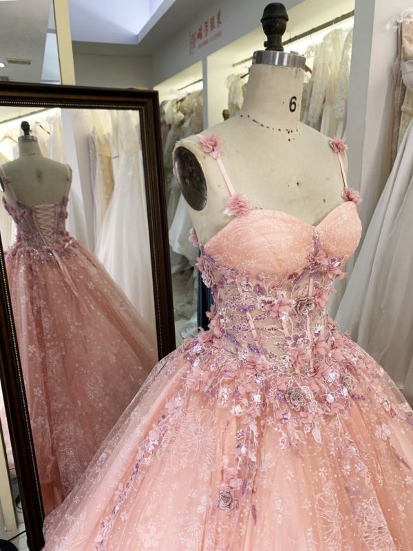2025 New dress for a small girl for quinceanera with lace flower embroidery pink quinceanera dress