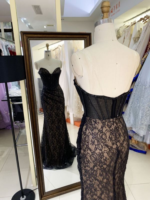 Crystal embellished gown luxury long contract color evening dress black lace custom prom dress 2025