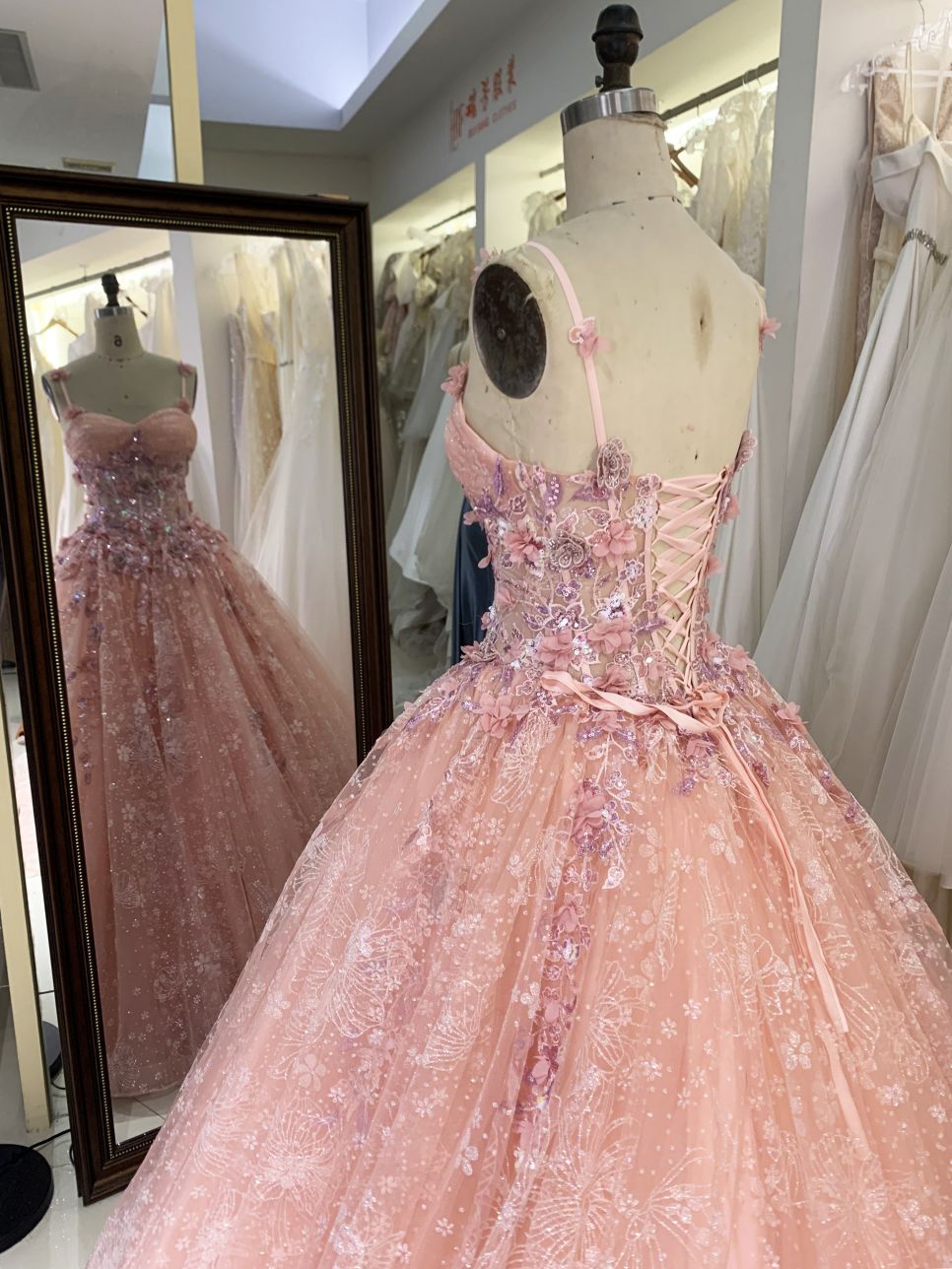 2025 New dress for a small girl for quinceanera with lace flower embroidery pink quinceanera dress