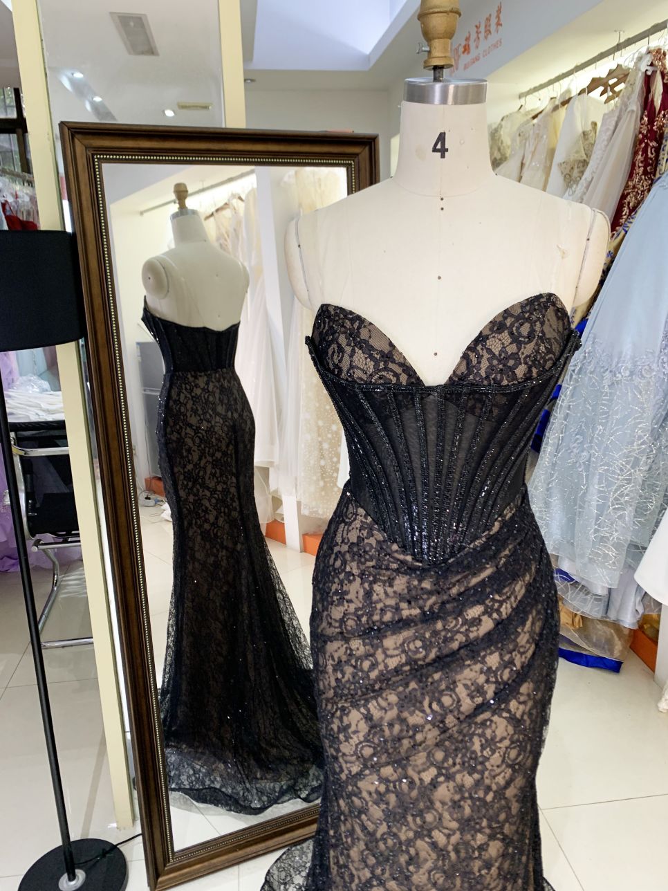 Crystal embellished gown luxury long contract color evening dress black lace custom prom dress 2025
