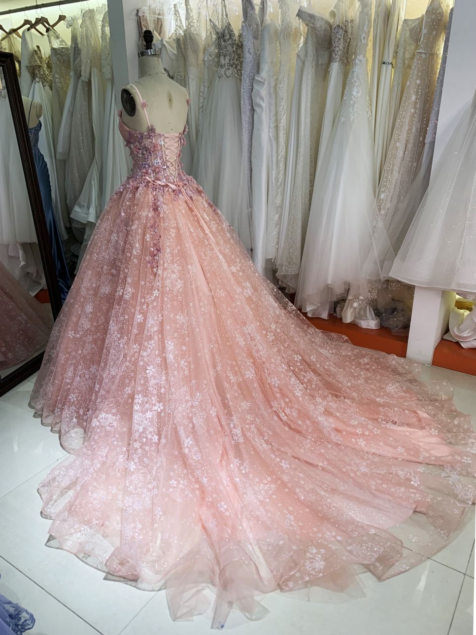2025 New dress for a small girl for quinceanera with lace flower embroidery pink quinceanera dress
