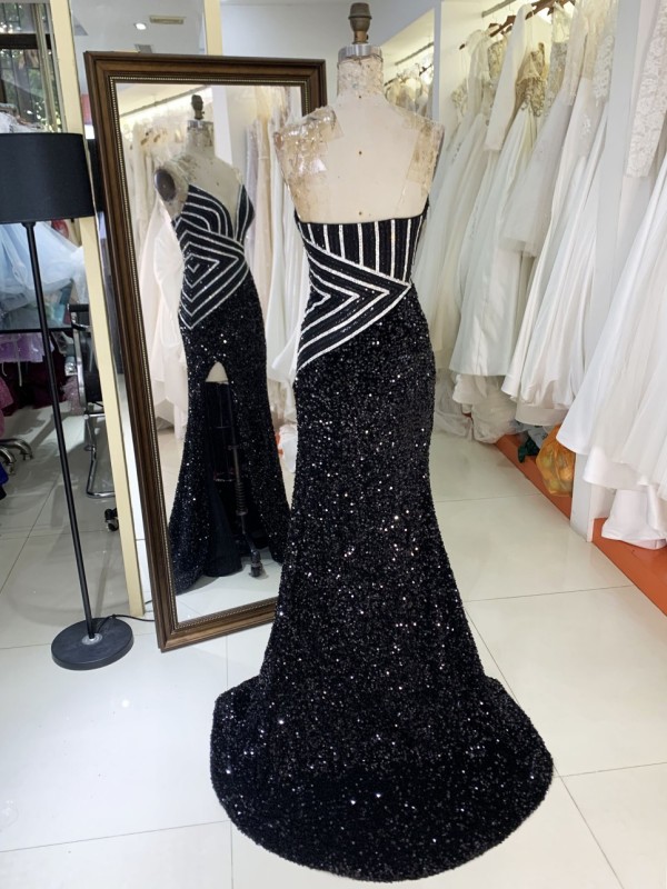 2025 Stunning embellished upper body contrast crystal chain black sequin fabric party dress maxi sequin mermaid evening dress