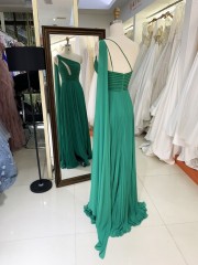 2025 Latest custom one shoulder sophisticated crystal chain design green A-line skirt elegant evening party dresses for women
