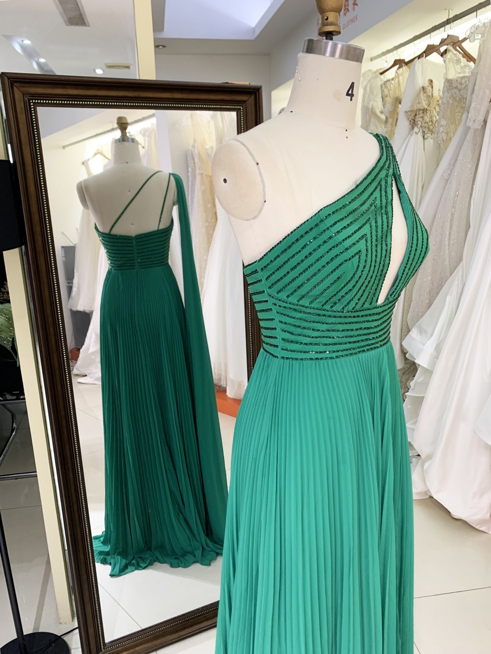 2025 Latest custom one shoulder sophisticated crystal chain design green A-line skirt elegant evening party dresses for women