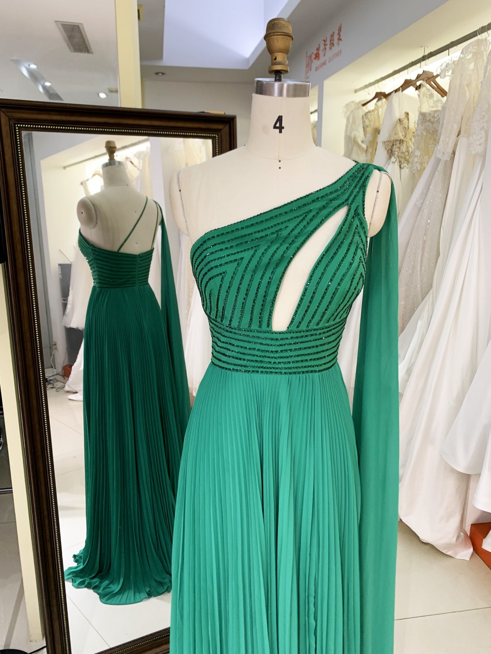 2025 Latest custom one shoulder sophisticated crystal chain design green A-line skirt elegant evening party dresses for women