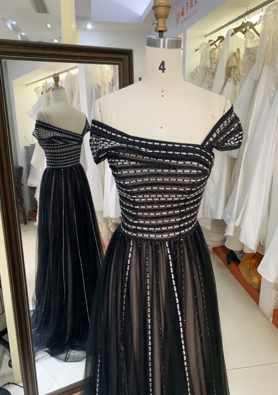 2025 Stunning embellished Black color upper body crystal chain sequin fabric party dress maxi sequin evening dress