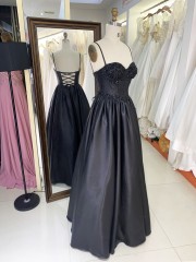 2025 High quality custom black rhinestone prom dress sexy sleeveless slim fit pleated a-line design prom dress