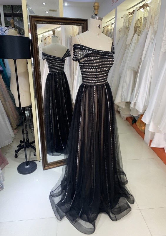 2025 Stunning embellished Black color upper body crystal chain sequin fabric party dress maxi sequin evening dress