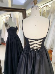 2025 High quality custom black rhinestone prom dress sexy sleeveless slim fit pleated a-line design prom dress