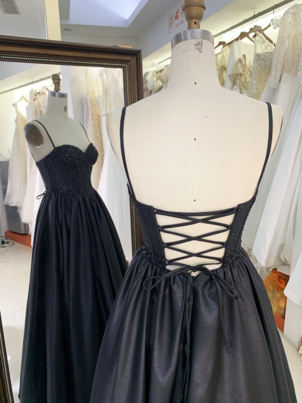 2025 High quality custom black rhinestone prom dress sexy sleeveless slim fit pleated a-line design prom dress