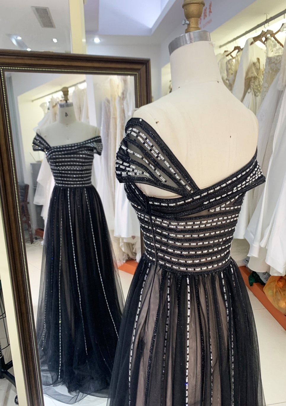 2025 Stunning embellished Black color upper body crystal chain sequin fabric party dress maxi sequin evening dress