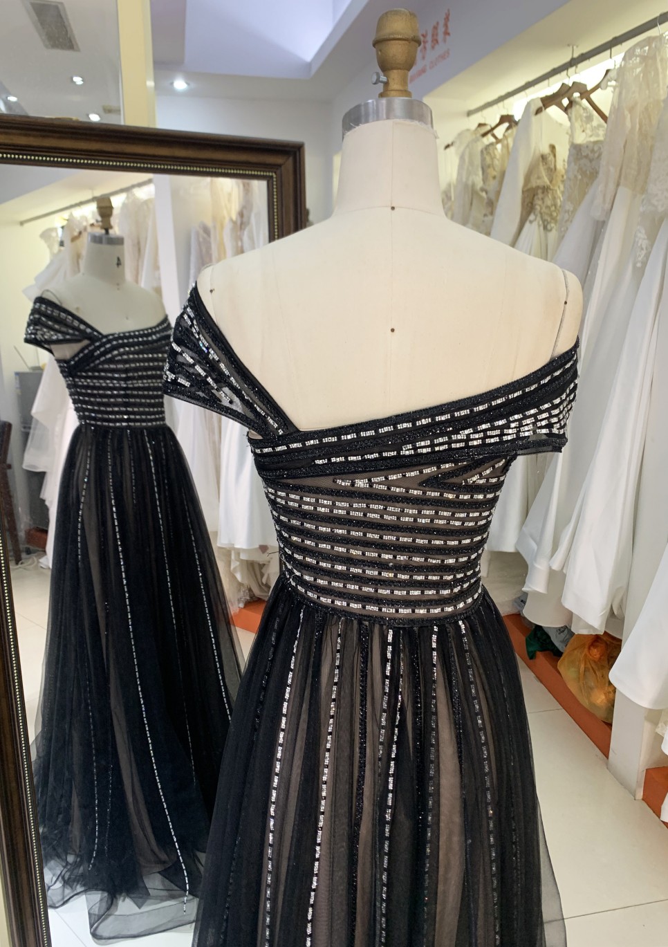 2025 Stunning embellished Black color upper body crystal chain sequin fabric party dress maxi sequin evening dress
