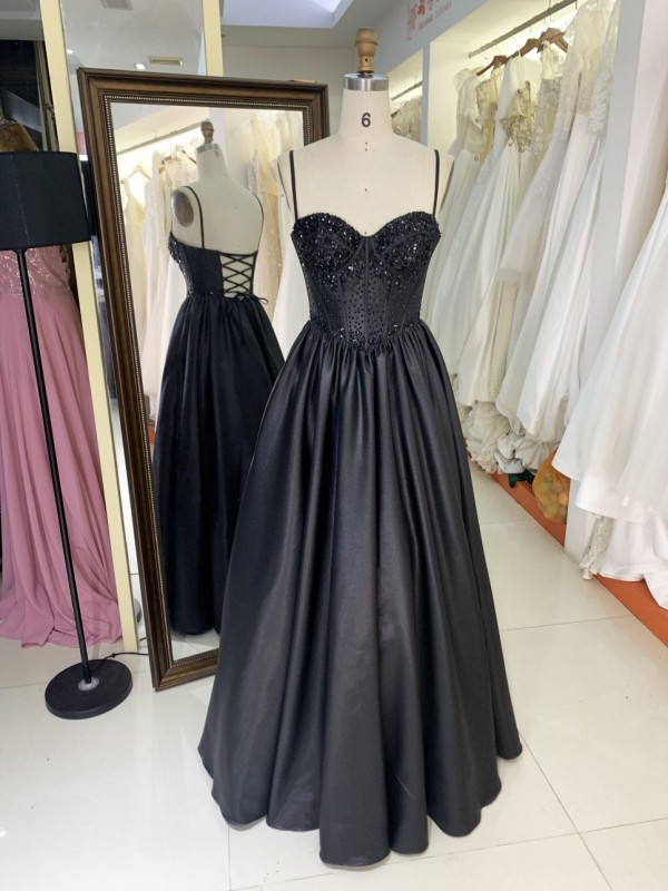 2025 High quality custom black rhinestone prom dress sexy sleeveless slim fit pleated a-line design prom dress