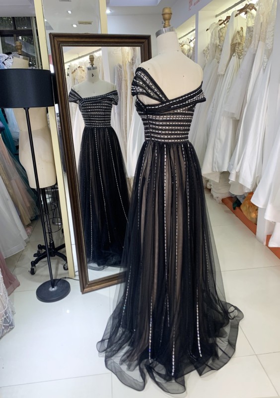 2025 Stunning embellished Black color upper body crystal chain sequin fabric party dress maxi sequin evening dress