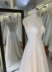 2025 wholesale ivory sleeveless lace embroidery v neck back bridal dresses for wedding
