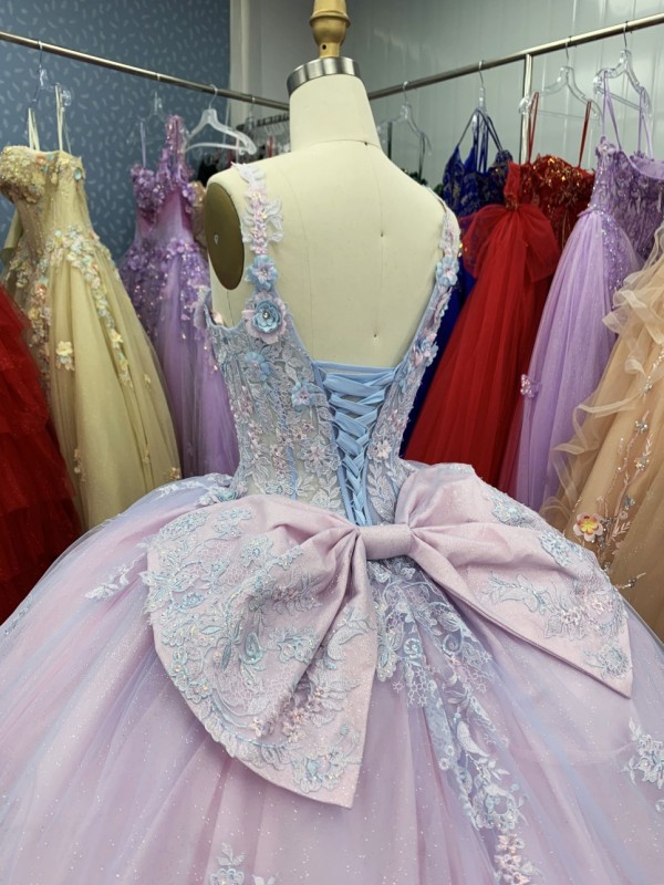 2025 New custom high quality pink and purple color V-neck 3D flowers embroidery lace evening ball gowns for quinceanera dress