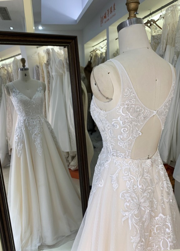 2025 wholesale ivory sleeveless lace embroidery v neck back bridal dresses for wedding