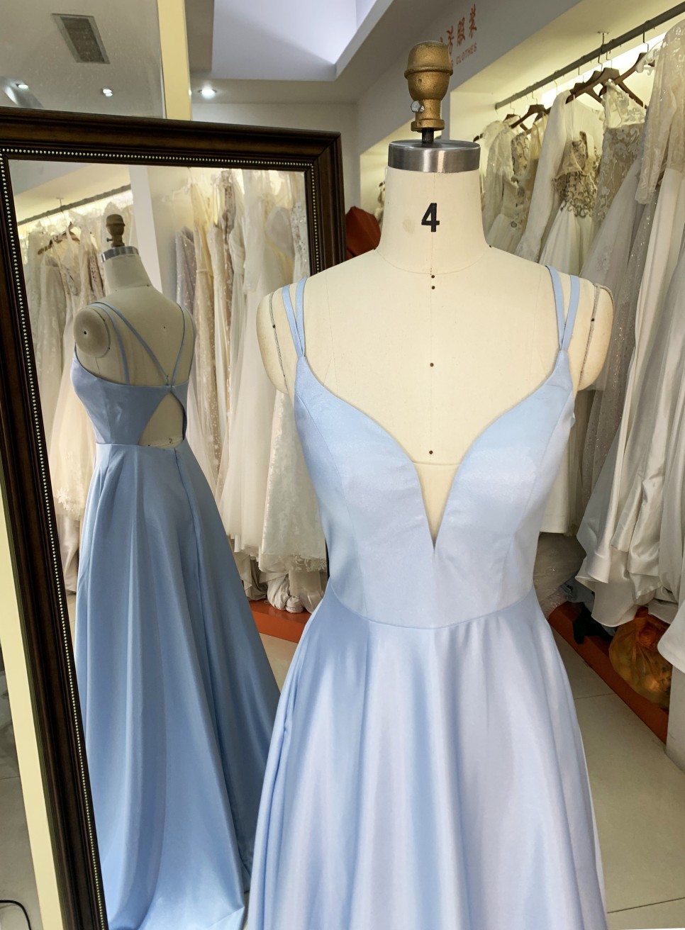 Factory Wholesale Elegant Long Prom Dresses Soft Smooth Satin V Neck Floor-length Evening Dress