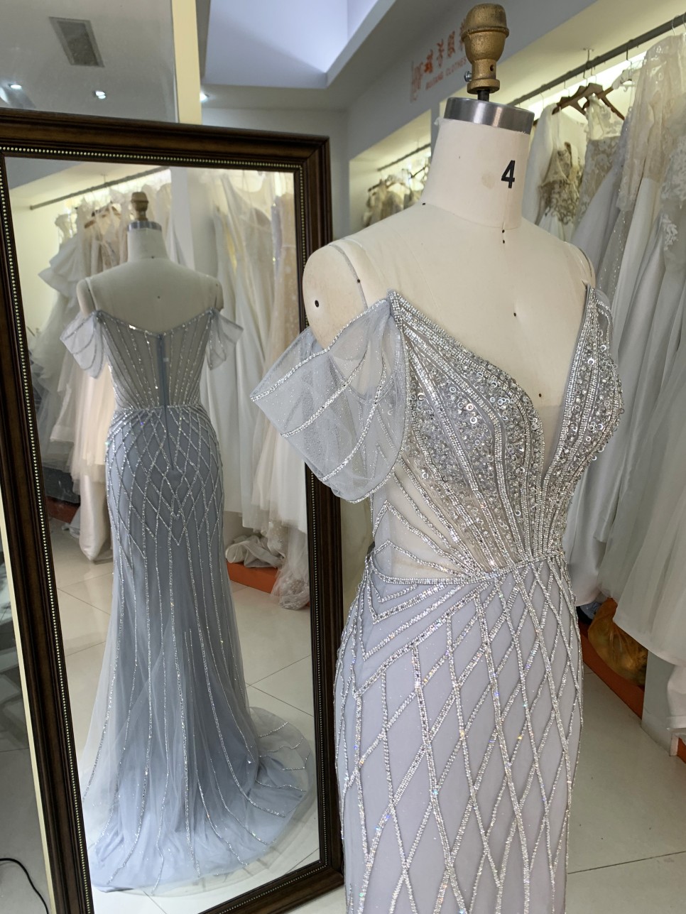 2025 Stunning Silver Embellished Bodice Beads Sexy Corset Crystal Chain Fabric Ball Gown Sequin Mermaid Evening Dress for Prom