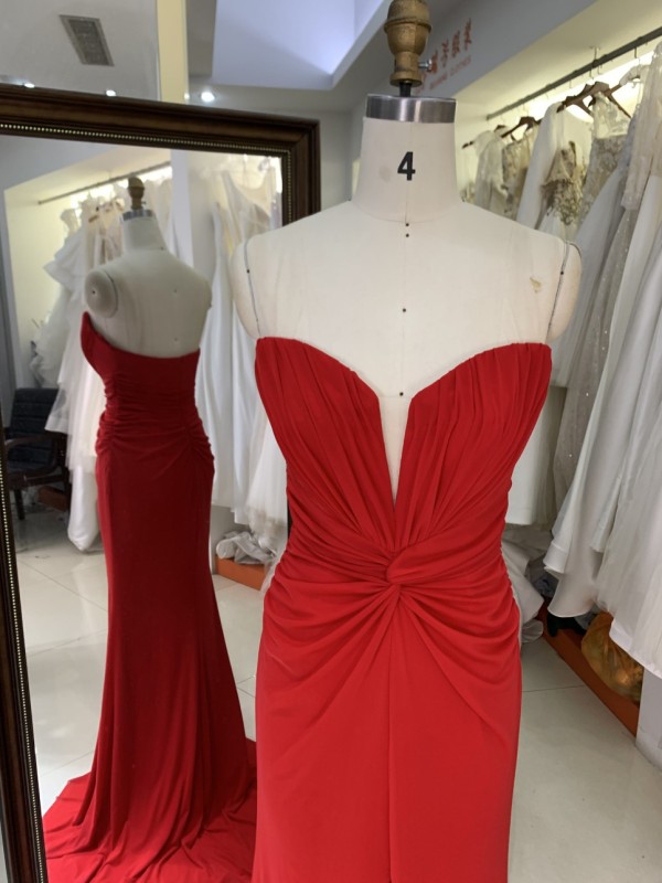 Elegant Long Prom Dresses with Split Red Evening Dresses New Products with Zipper Back