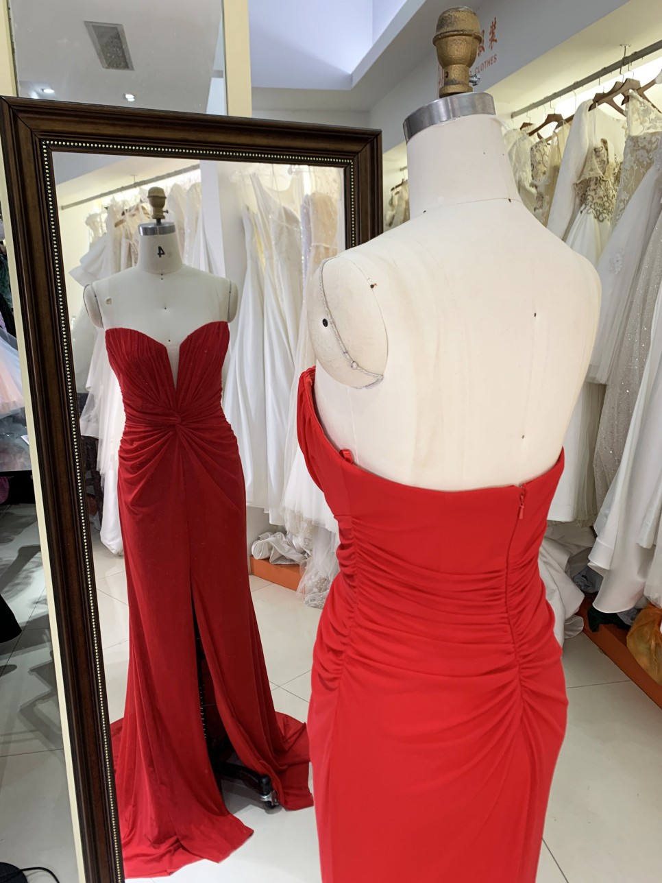 Elegant Long Prom Dresses with Split Red Evening Dresses New Products with Zipper Back