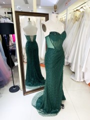 2025 Fashion Mermaid Emerald Green Prom Dresses V Neck Crystal Beads with Stones Boning Design High Slit Long Evening Dress