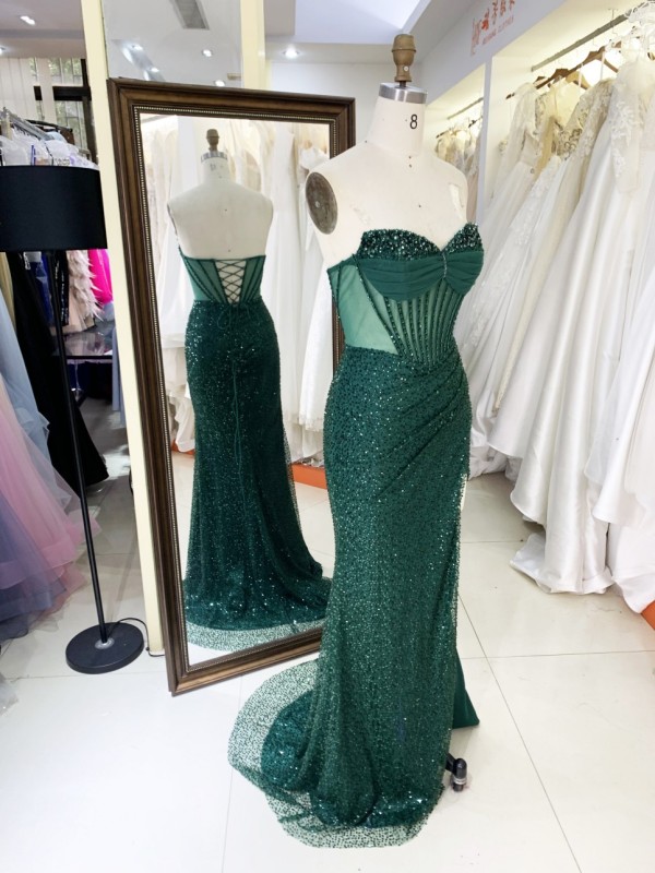 2025 Fashion Mermaid Emerald Green Prom Dresses V Neck Crystal Beads with Stones Boning Design High Slit Long Evening Dress