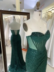 2025 Fashion Mermaid Emerald Green Prom Dresses V Neck Crystal Beads with Stones Boning Design High Slit Long Evening Dress