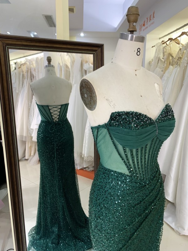 2025 Fashion Mermaid Emerald Green Prom Dresses V Neck Crystal Beads with Stones Boning Design High Slit Long Evening Dress