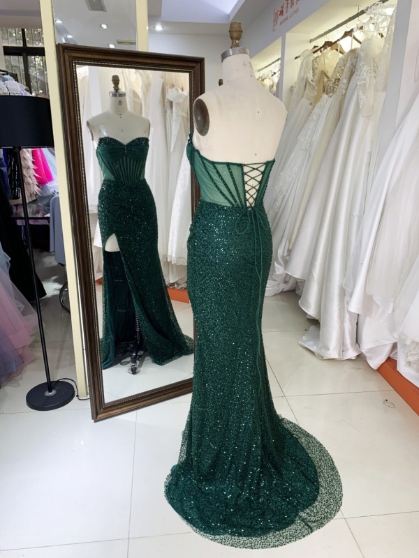 2025 Fashion Mermaid Emerald Green Prom Dresses V Neck Crystal Beads with Stones Boning Design High Slit Long Evening Dress