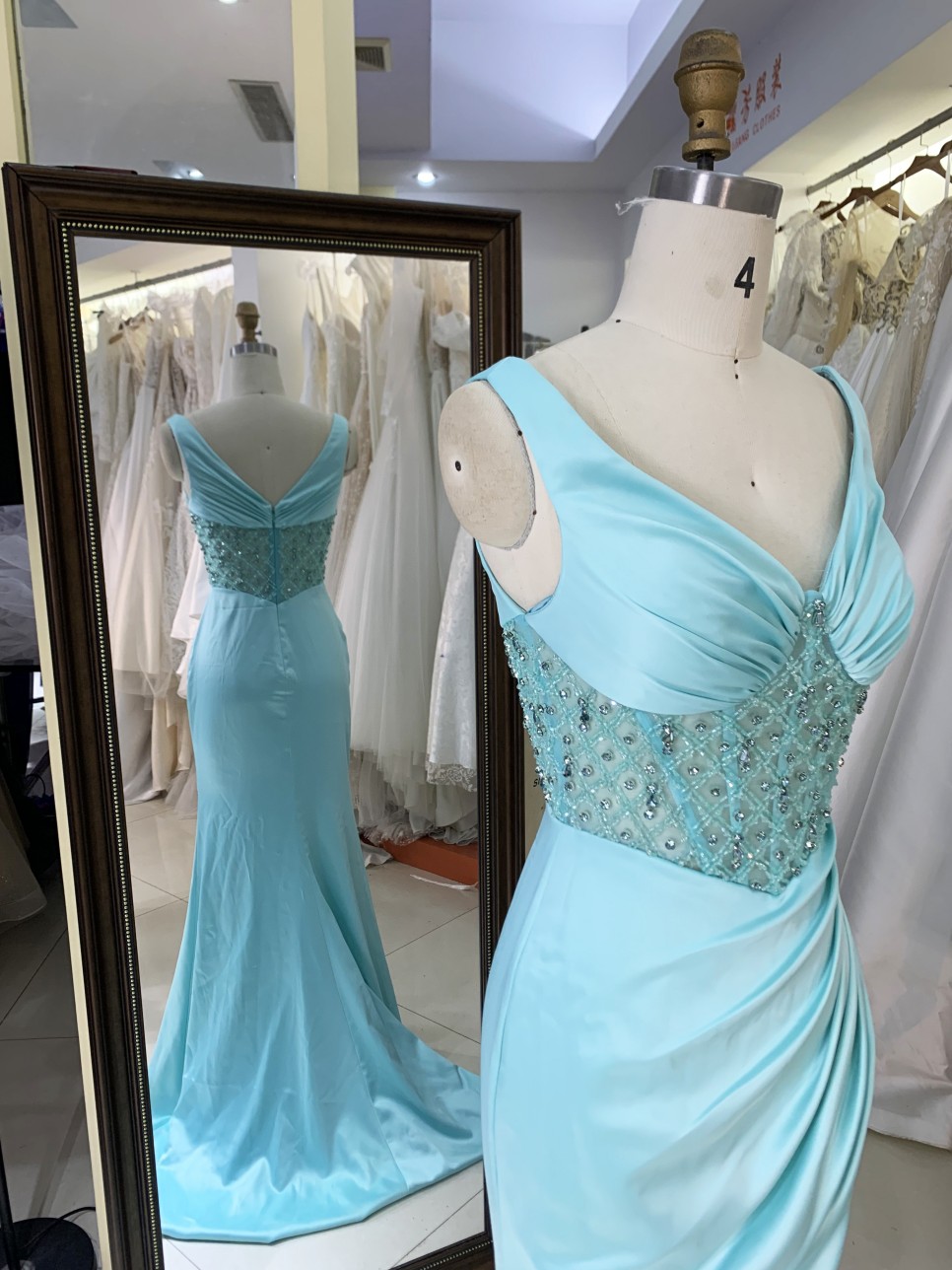 2025 Custom Light Blue Spaghetti Prom Dresses V-Neck Mermaid Crystal Beads Formal Party Dress with Slit Long Satin for Women