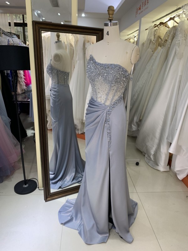 2025 Elegant Irregular Neck Sleeveless Crystal Beads Evening Dress with Stones Waist Pleat High Slit Zipper Back Party Dress