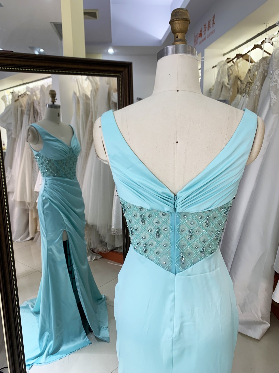 2025 Custom Light Blue Spaghetti Prom Dresses V-Neck Mermaid Crystal Beads Formal Party Dress with Slit Long Satin for Women