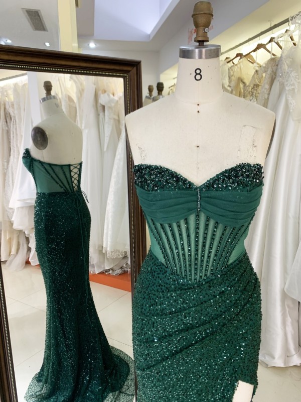 2025 Fashion Mermaid Emerald Green Prom Dresses V Neck Crystal Beads with Stones Boning Design High Slit Long Evening Dress