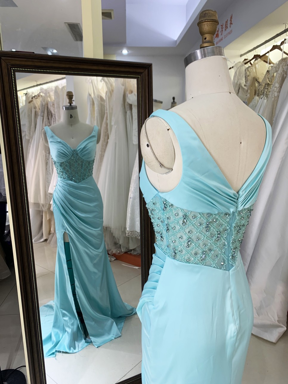 2025 Custom Light Blue Spaghetti Prom Dresses V-Neck Mermaid Crystal Beads Formal Party Dress with Slit Long Satin for Women