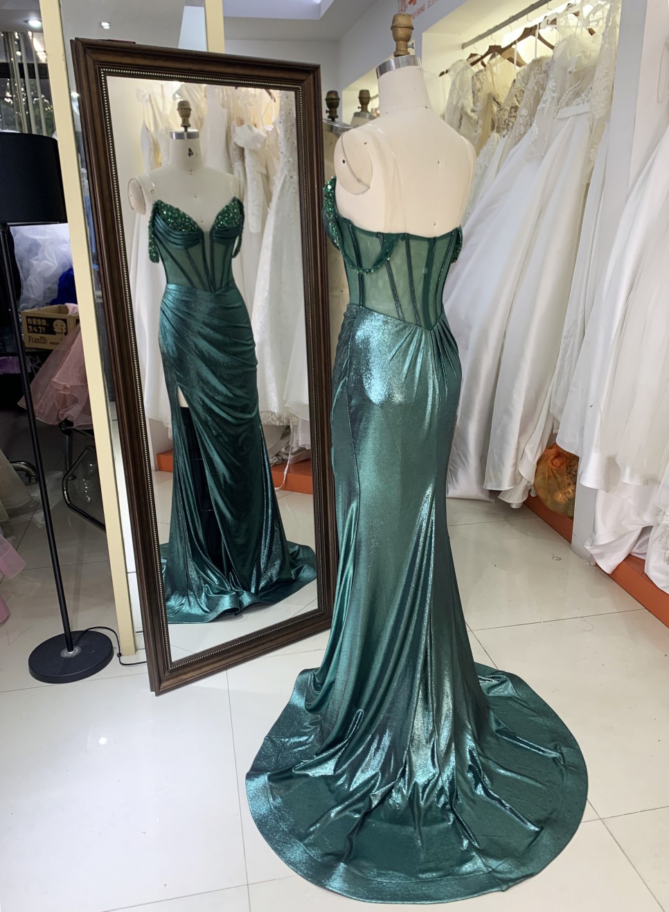 2025 Elegant Emerald Shoulder Deep V-neck Princess Mermaid Prom Dress Wholesale Hand Beads Bust Style Ball Gown