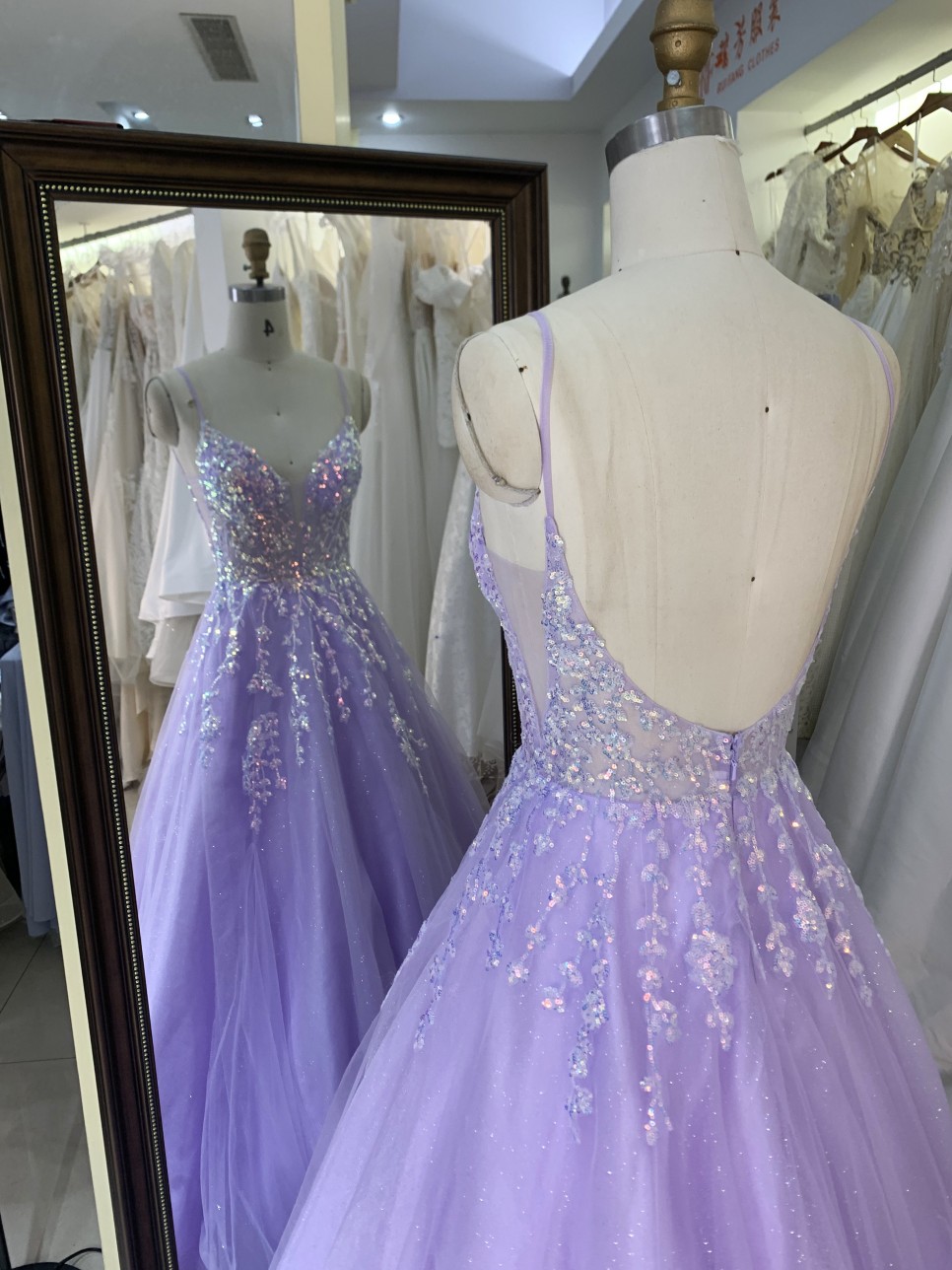 2025 New Lilac Elegant Princess Sleeveless A-Line Tulle Prom Night Dress with Plunging V-Neck Open Back Flower Evening Dresses