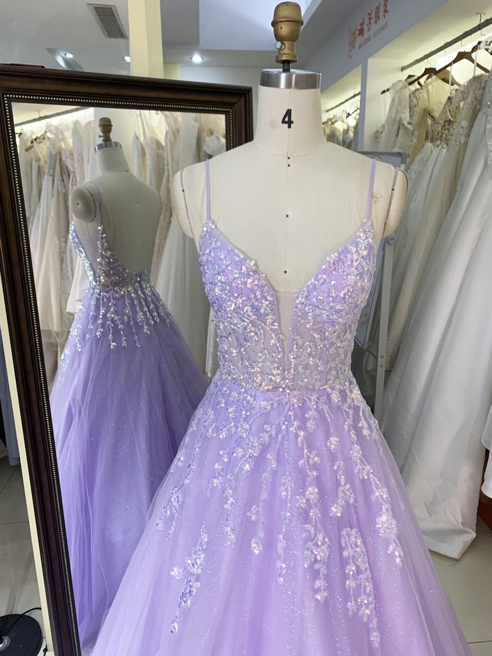 2025 New Lilac Elegant Princess Sleeveless A-Line Tulle Prom Night Dress with Plunging V-Neck Open Back Flower Evening Dresses