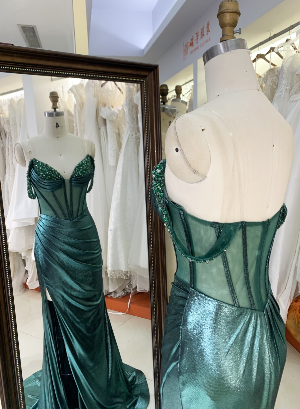 2025 Elegant Emerald Shoulder Deep V-neck Princess Mermaid Prom Dress Wholesale Hand Beads Bust Style Ball Gown