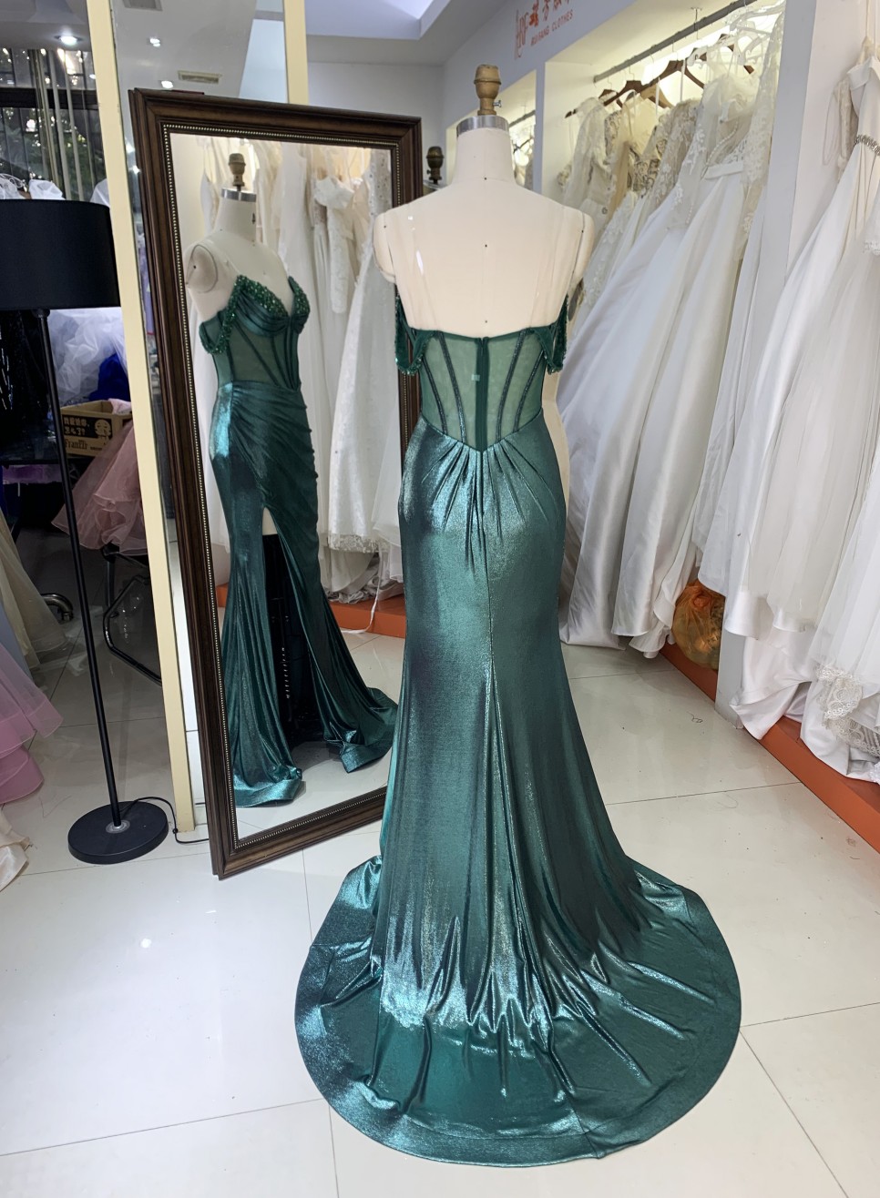 2025 Elegant Emerald Shoulder Deep V-neck Princess Mermaid Prom Dress Wholesale Hand Beads Bust Style Ball Gown