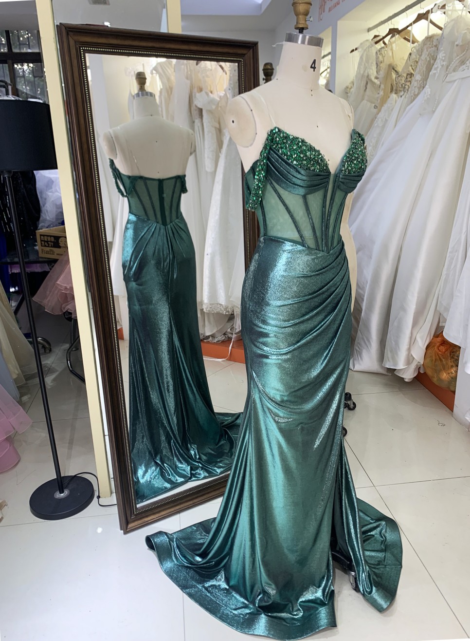 2025 Elegant Emerald Shoulder Deep V-neck Princess Mermaid Prom Dress Wholesale Hand Beads Bust Style Ball Gown