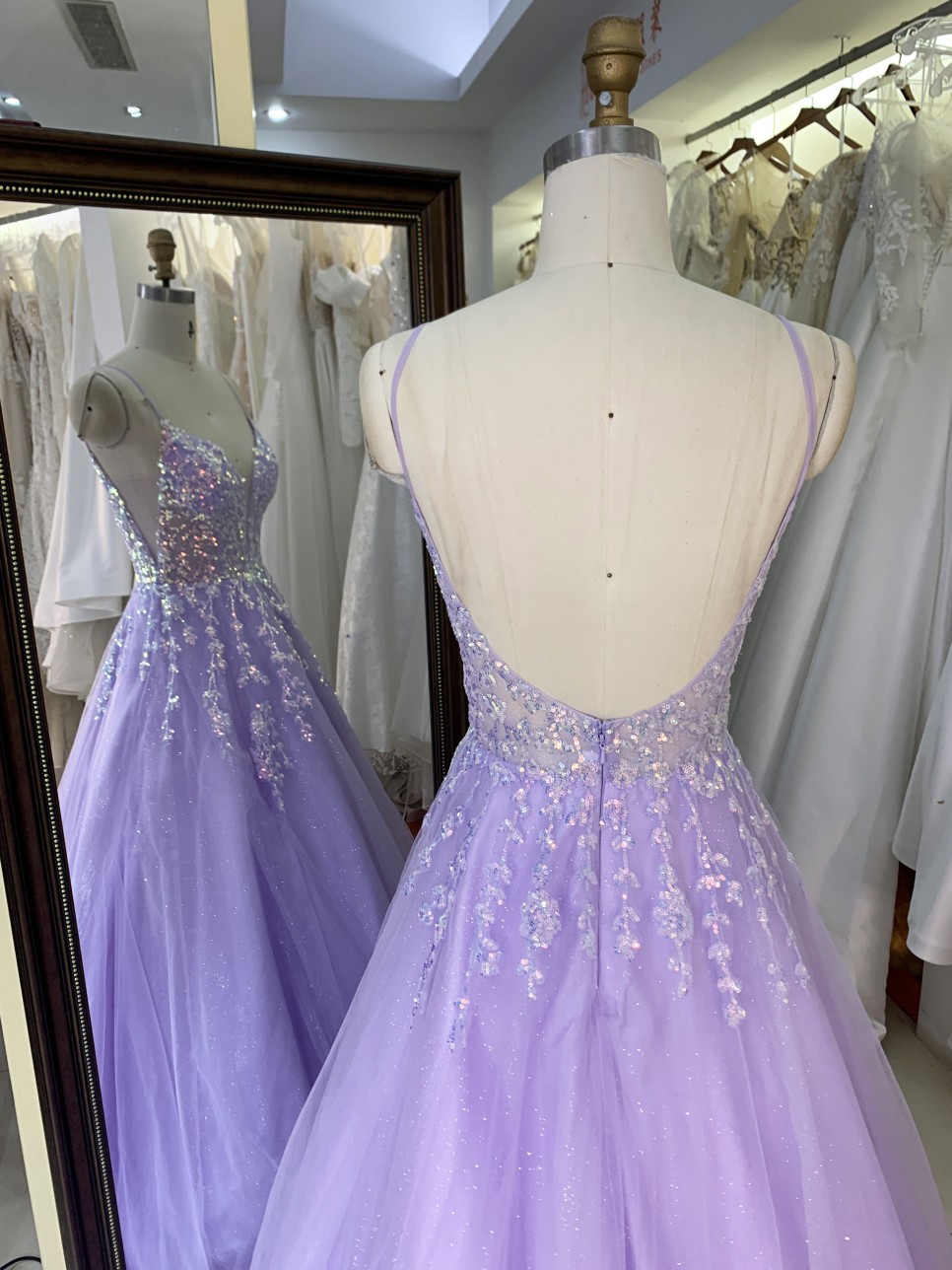 2025 New Lilac Elegant Princess Sleeveless A-Line Tulle Prom Night Dress with Plunging V-Neck Open Back Flower Evening Dresses