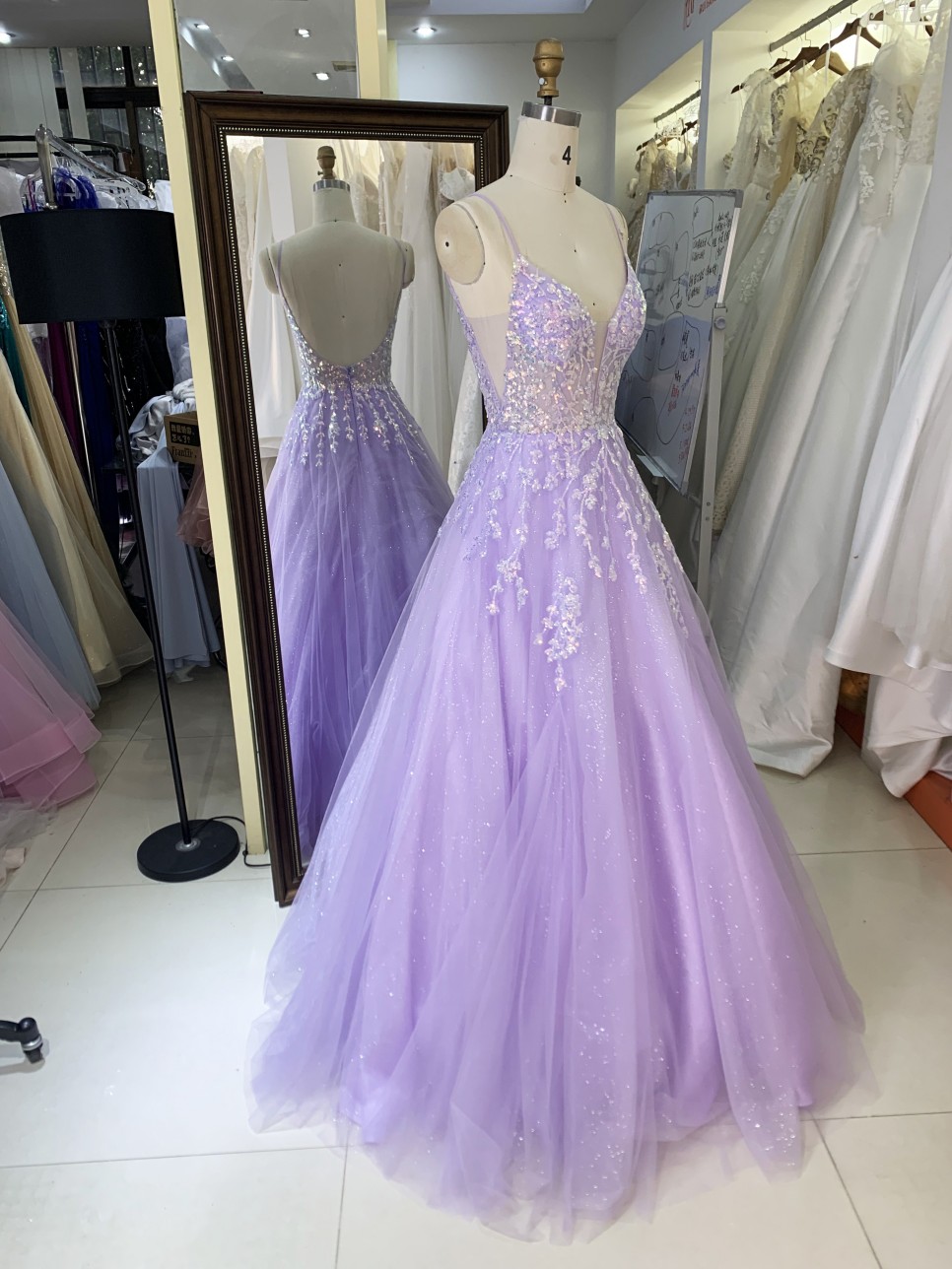2025 New Lilac Elegant Princess Sleeveless A-Line Tulle Prom Night Dress with Plunging V-Neck Open Back Flower Evening Dresses